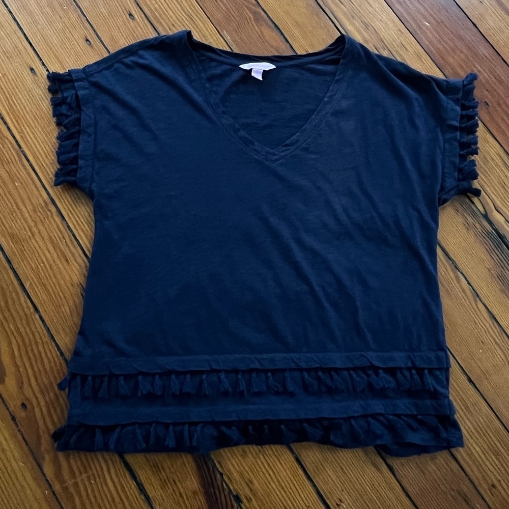 Lilly Pulitzer Vneck Tshirt with tassel details